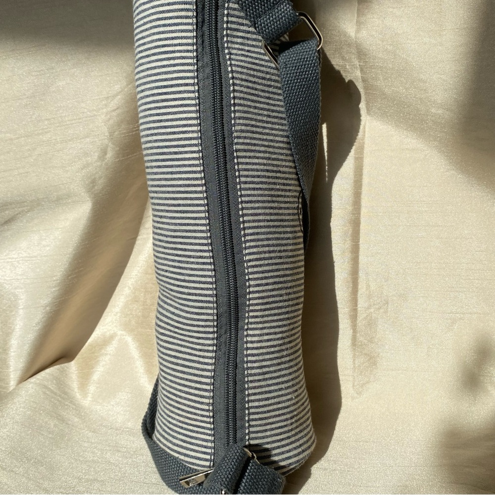 Pampered Chef striped drum cylinder shoulder bag - Picture 4 of 6